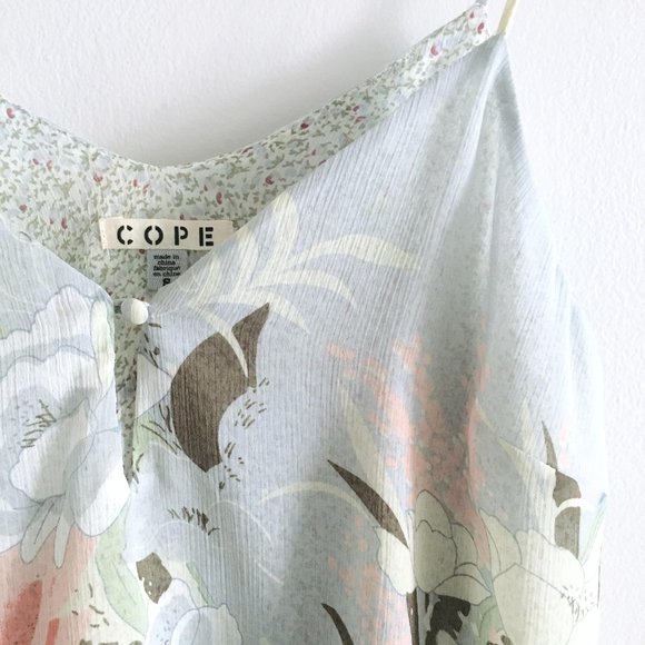 ⚡️SOLD⚡️ COPE UO chiffon layered tank - size Small - Picture 2 of 6